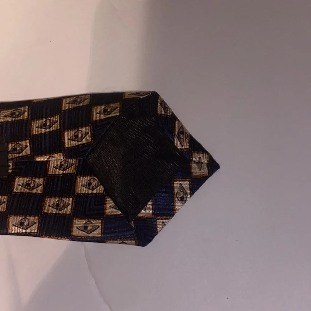 J.Z. Richards silk hand crafted in America neck tie.
